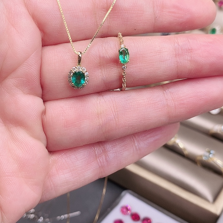 祖母绿银S925镶嵌颈饰