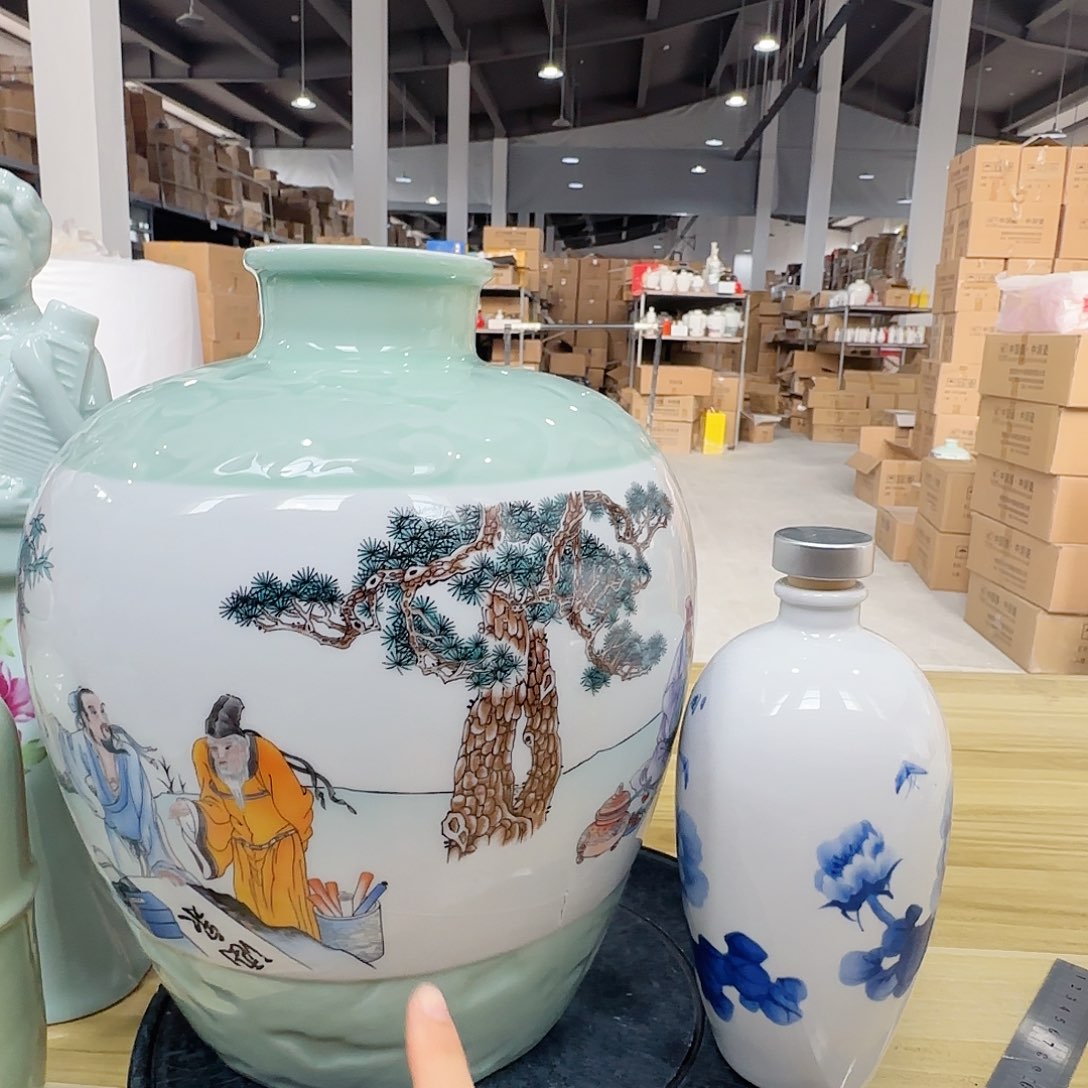 10斤八仙微瑕1个，需要刻字➕10个国色天香微瑕，送2个小象分酒器