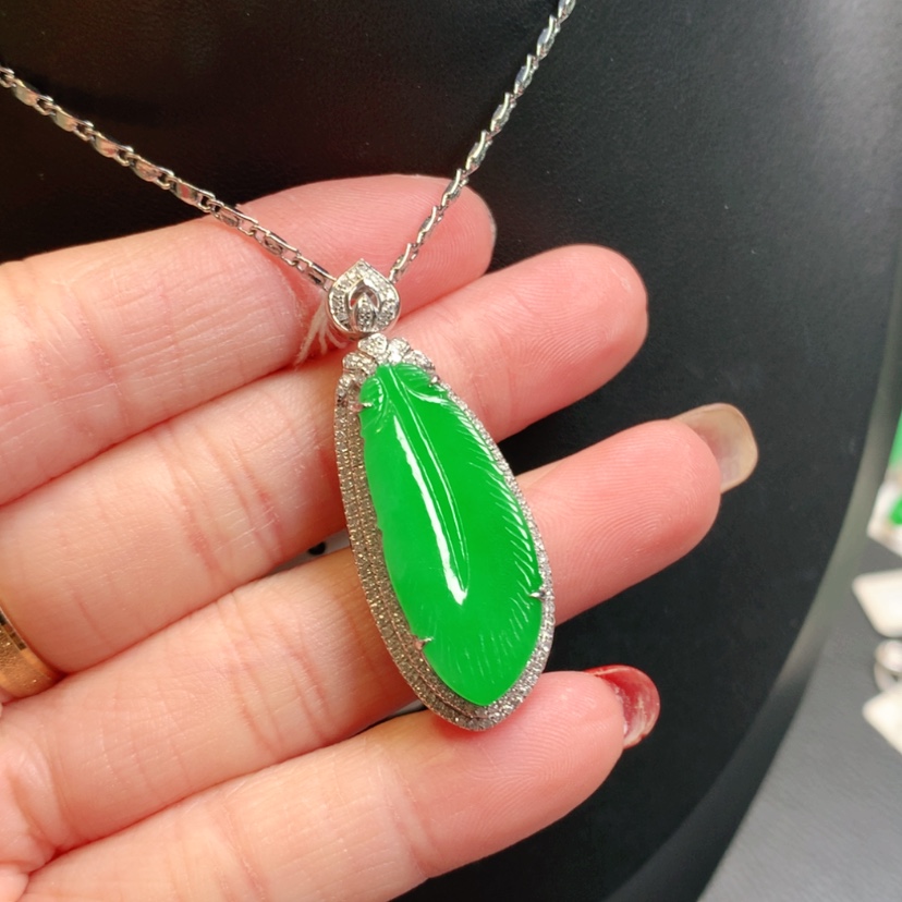 【闪购商品】翡翠吊坠(赠链)18K金镶嵌