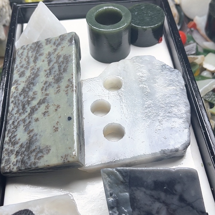 和田玉（糖玉）和田玉边角料9K金镶嵌霸*。