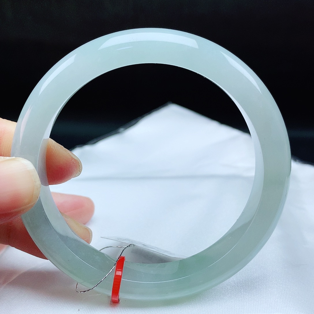 翡翠手镯未镶嵌56圈