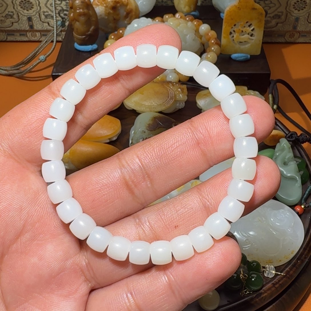 和田玉颈饰未镶嵌