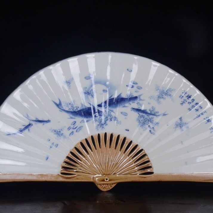 青花鱼藻纹瓷扇尺寸43.5厘米x23.4厘米农村陶瓷摆件