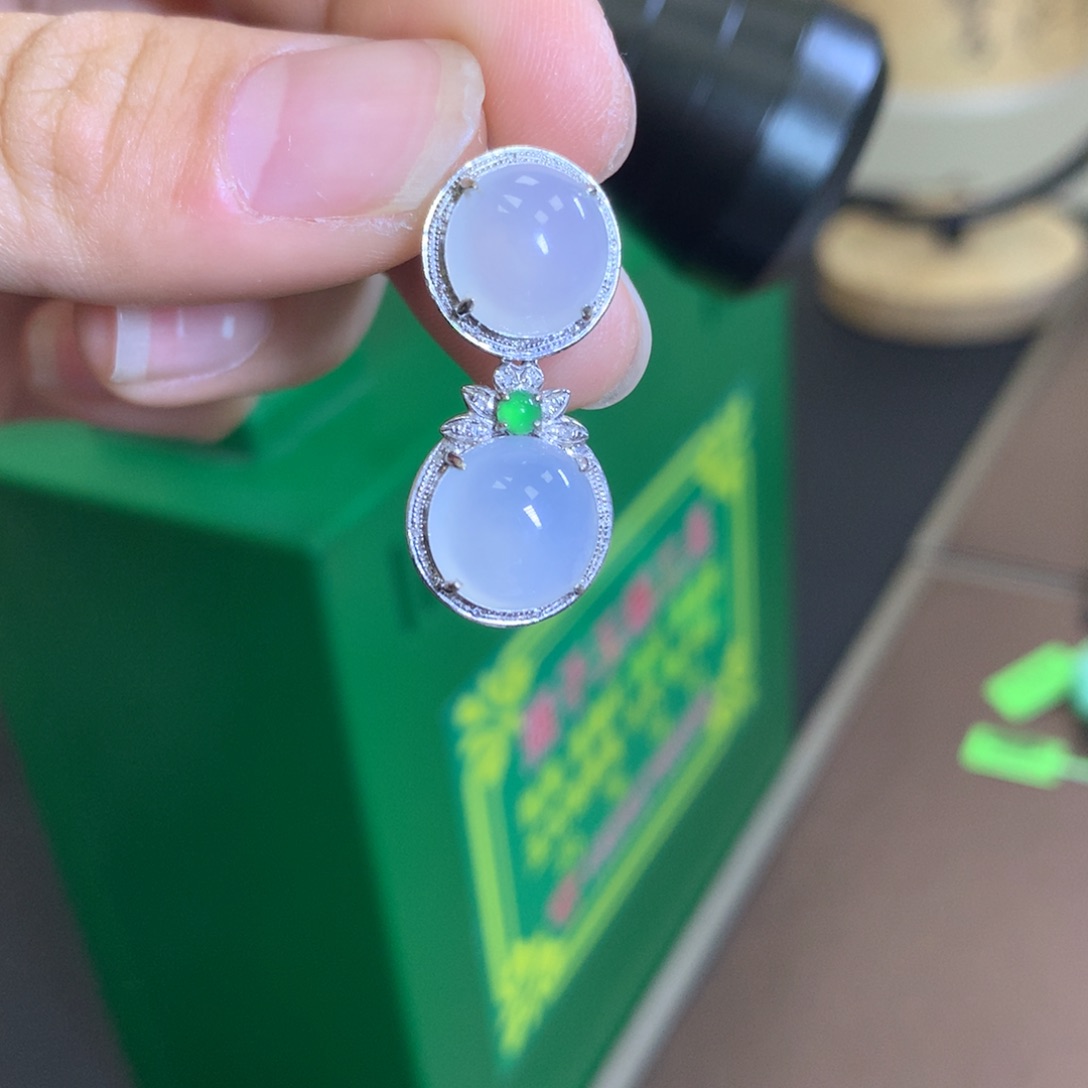 翡翠颈饰18K金镶嵌翡翠