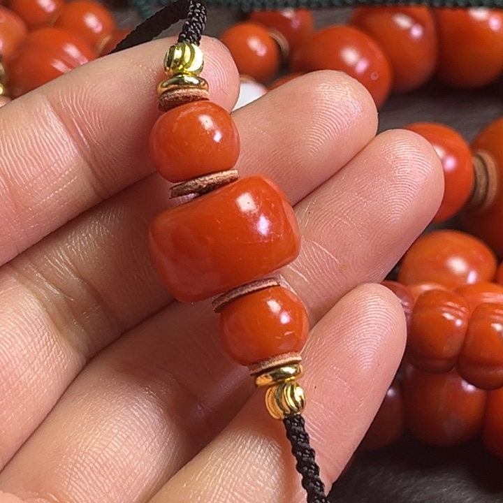 颈饰琉璃沧**田琉璃………..