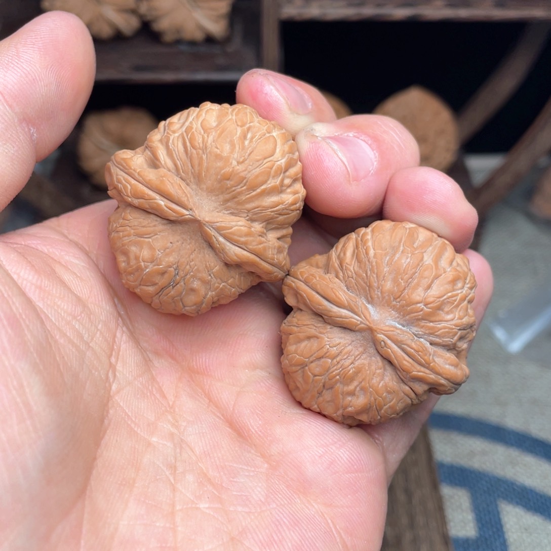 文玩核桃把件波****人39毕业山地高货元宝