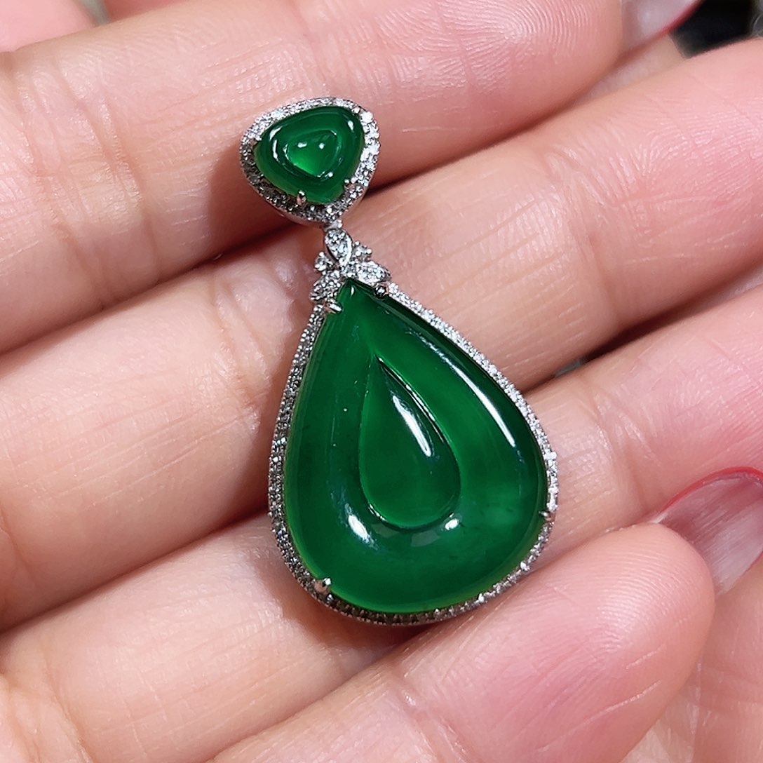 翡翠吊坠(不含链)18K金镶嵌