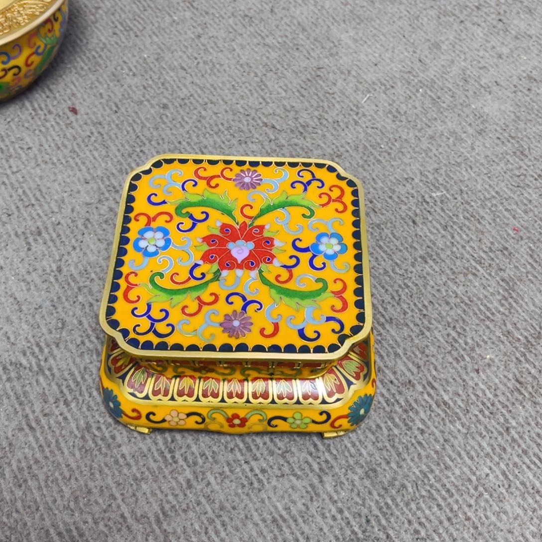 牛***牛铜景泰蓝底座一个