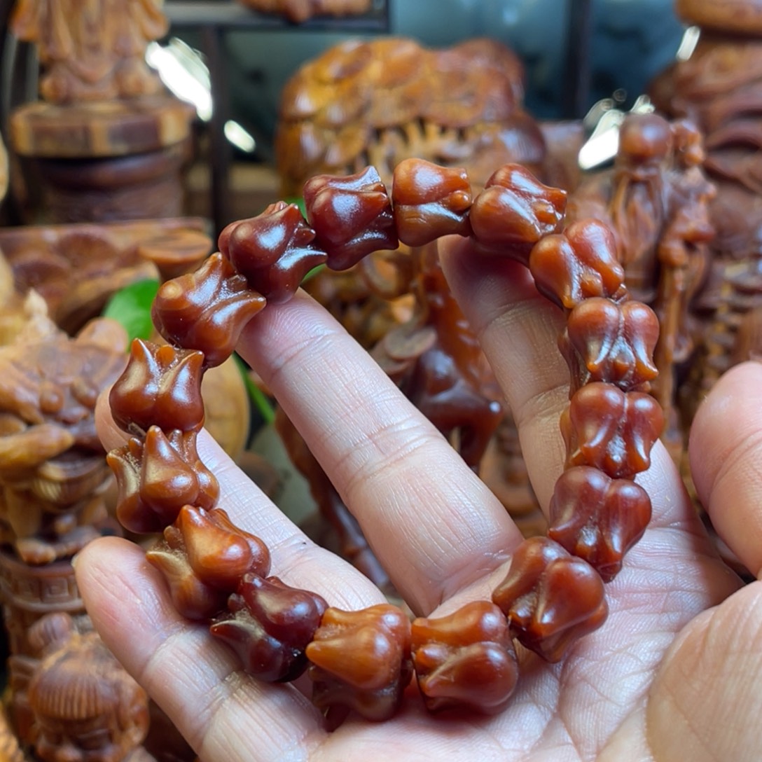 高***兴其他松木（琥珀木）莲花手串