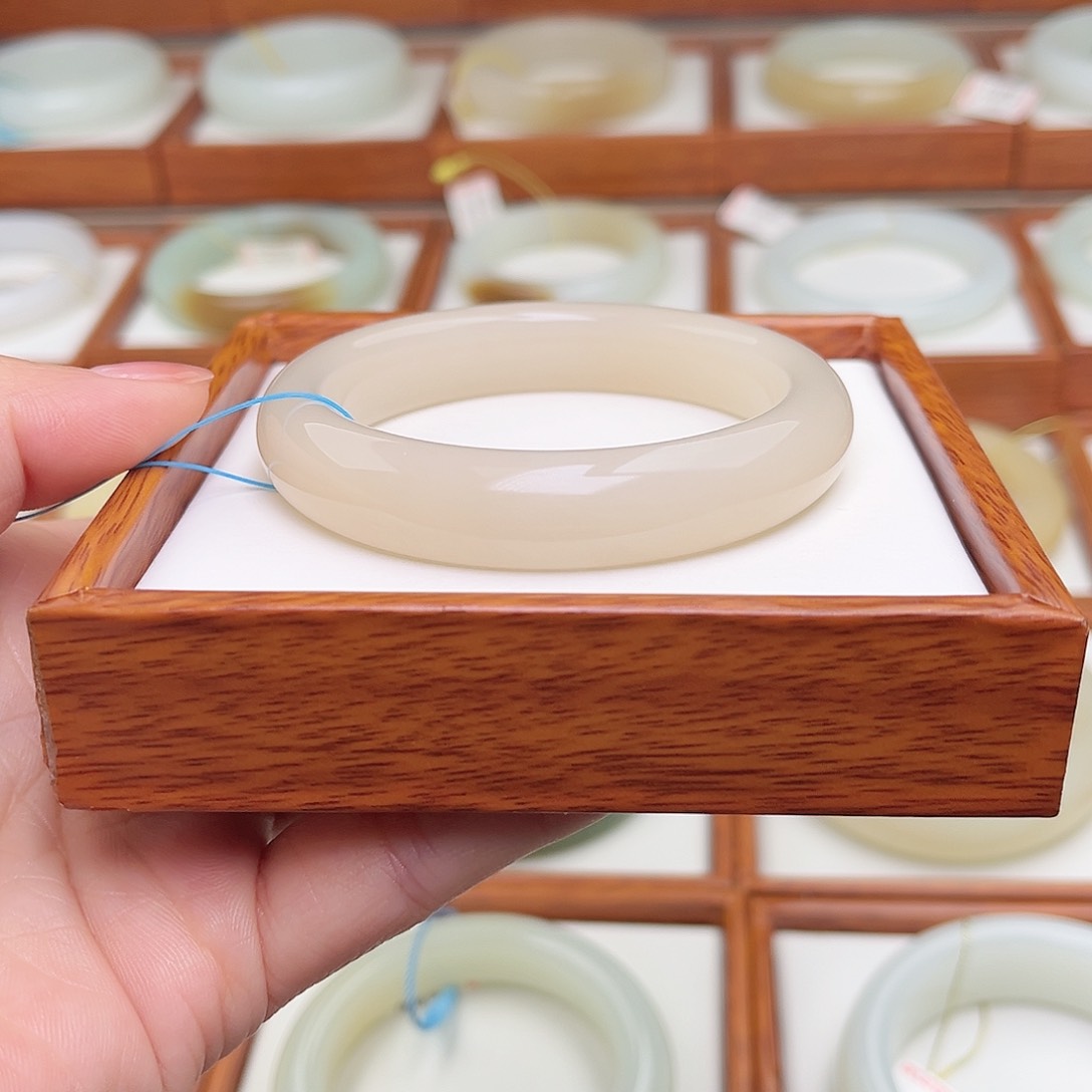 和田玉手镯未镶嵌53.6