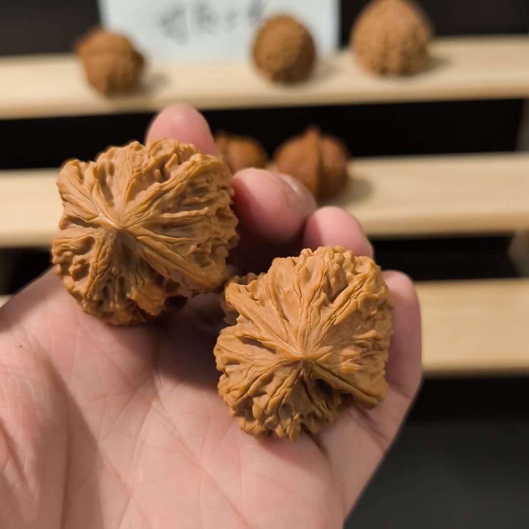 文玩核桃吊坠39鸡心