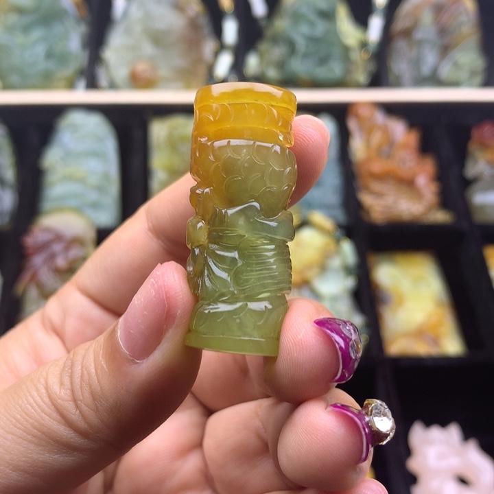 蛇纹石玉挂坠未镶嵌