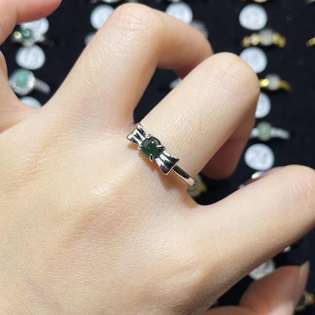 翡翠未镶嵌戒指戒指