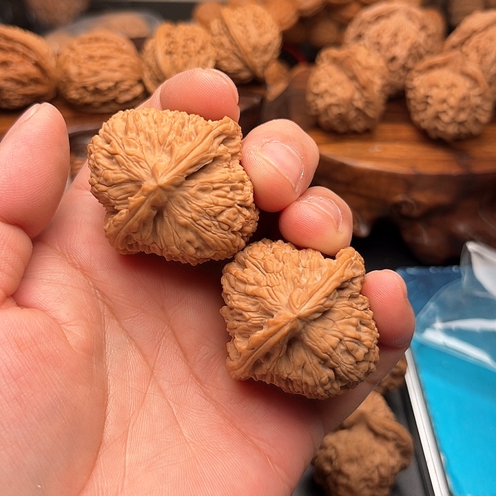 桃核把件春*核桃南疆石