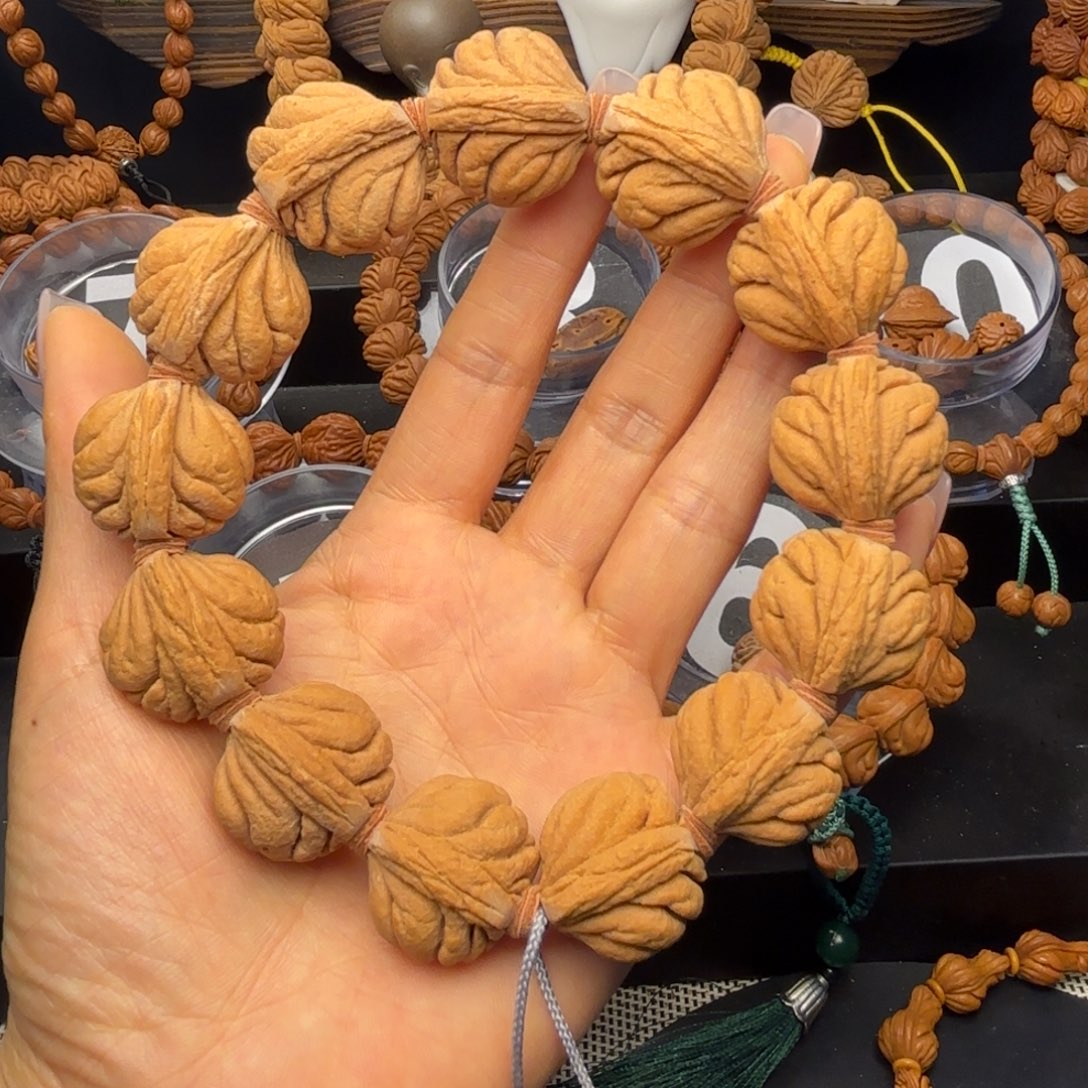 吊坠桃核巨无霸23尺寸