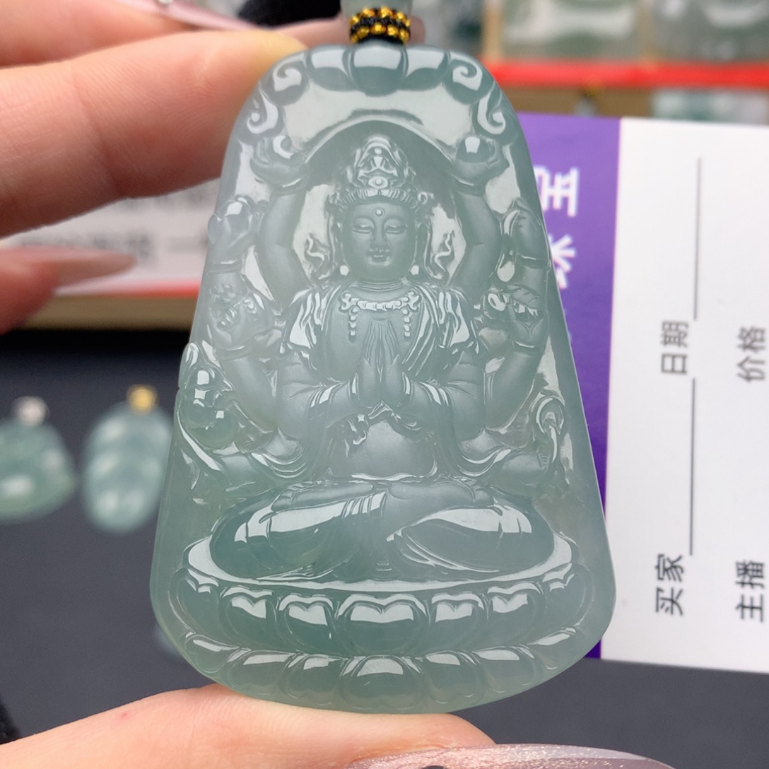 翡翠未镶嵌颈饰千手观音