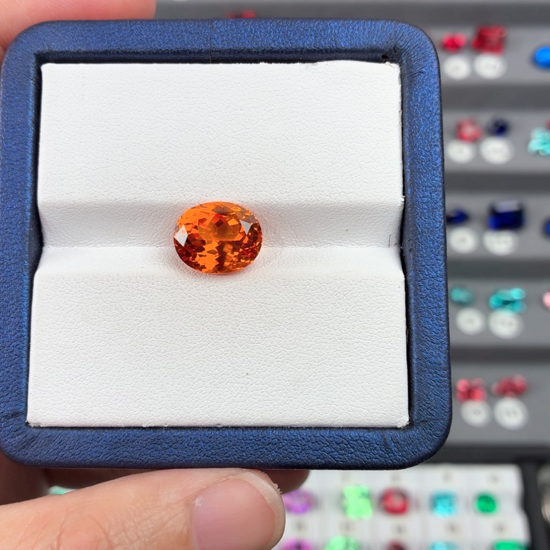 艺***菀合成（培育）蓝宝石裸石7.53ct