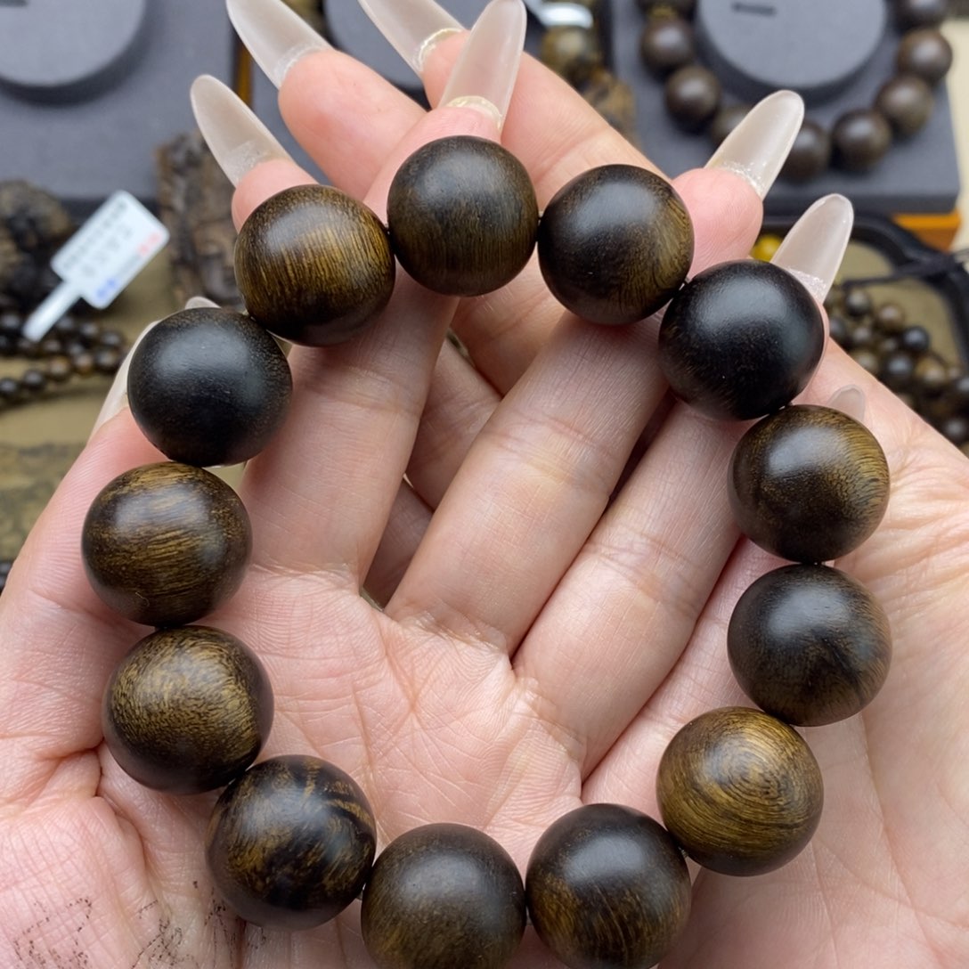 沉香手串良*越南芽庄红土白棋瘤疤1.8
