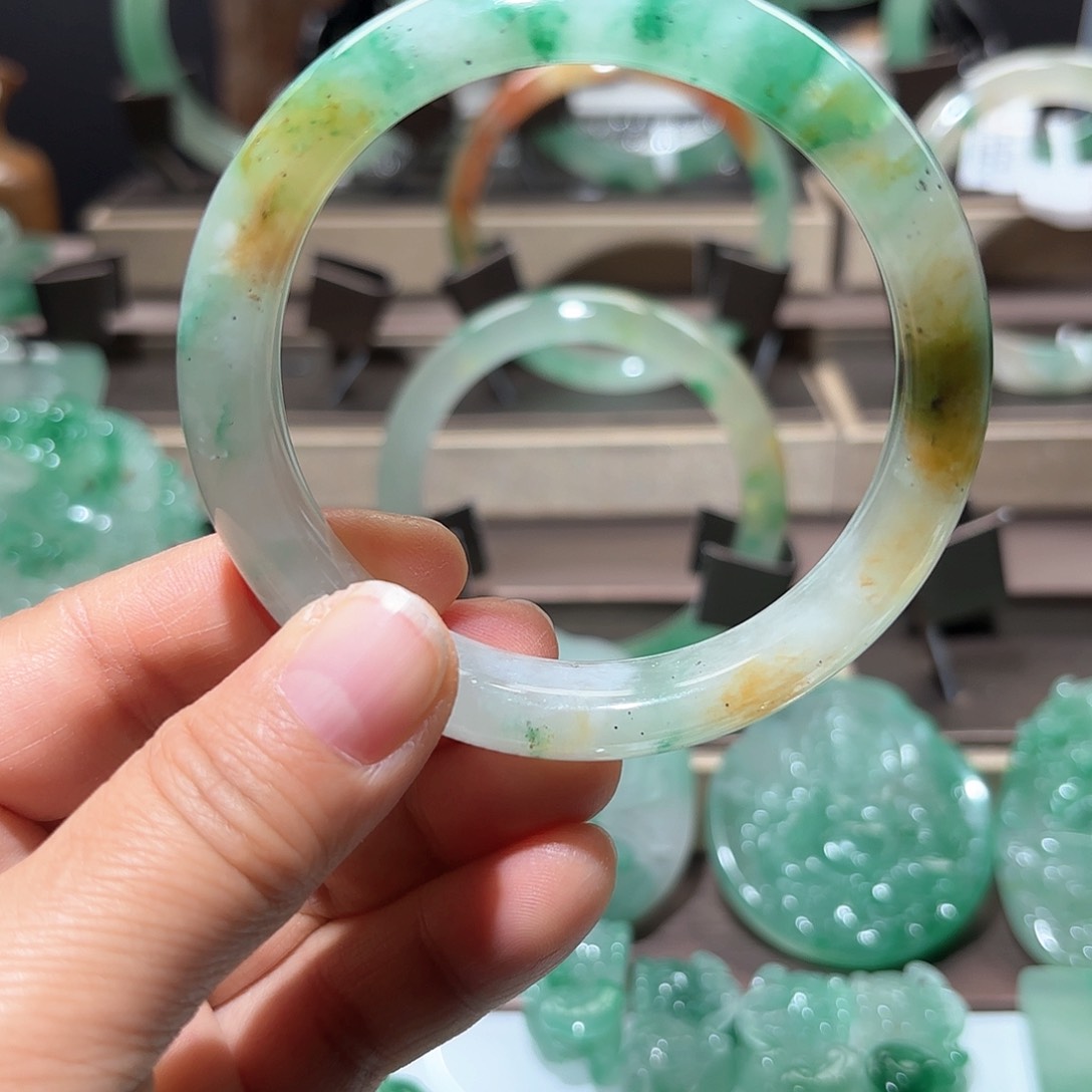 石英质玉颈饰未镶嵌