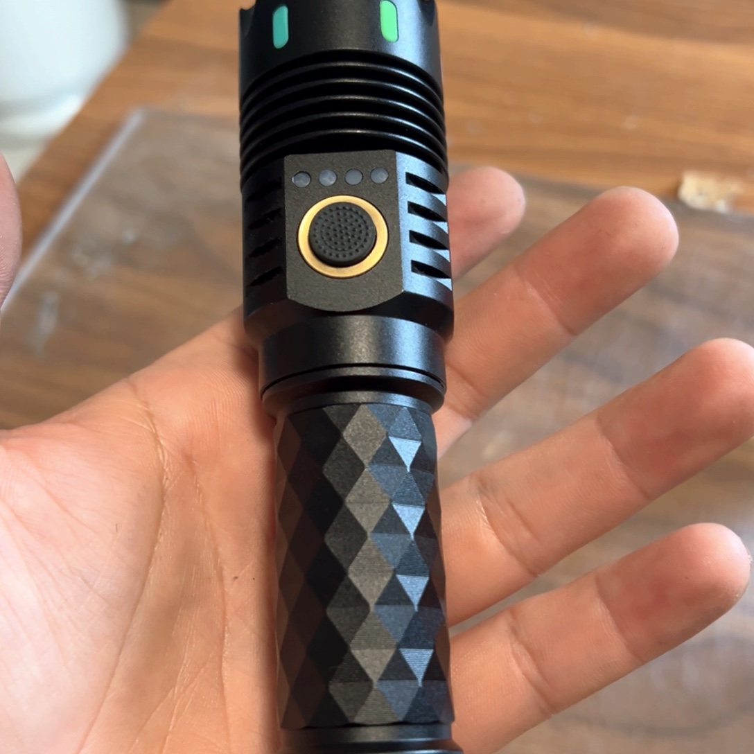 X6强光照射手电筒万流小直