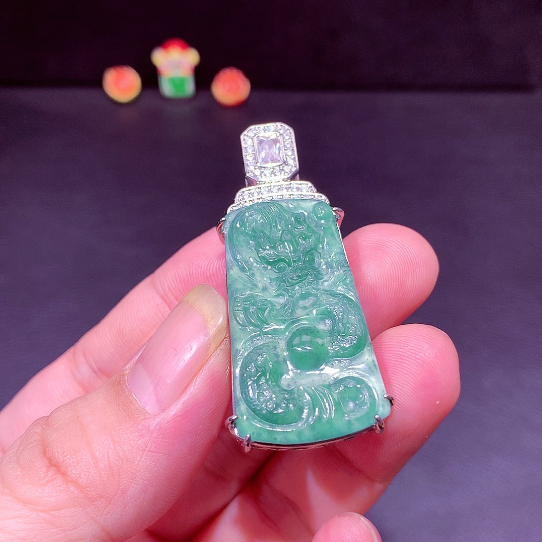 【闪购商品】翡翠吊坠(不含链)未镶嵌