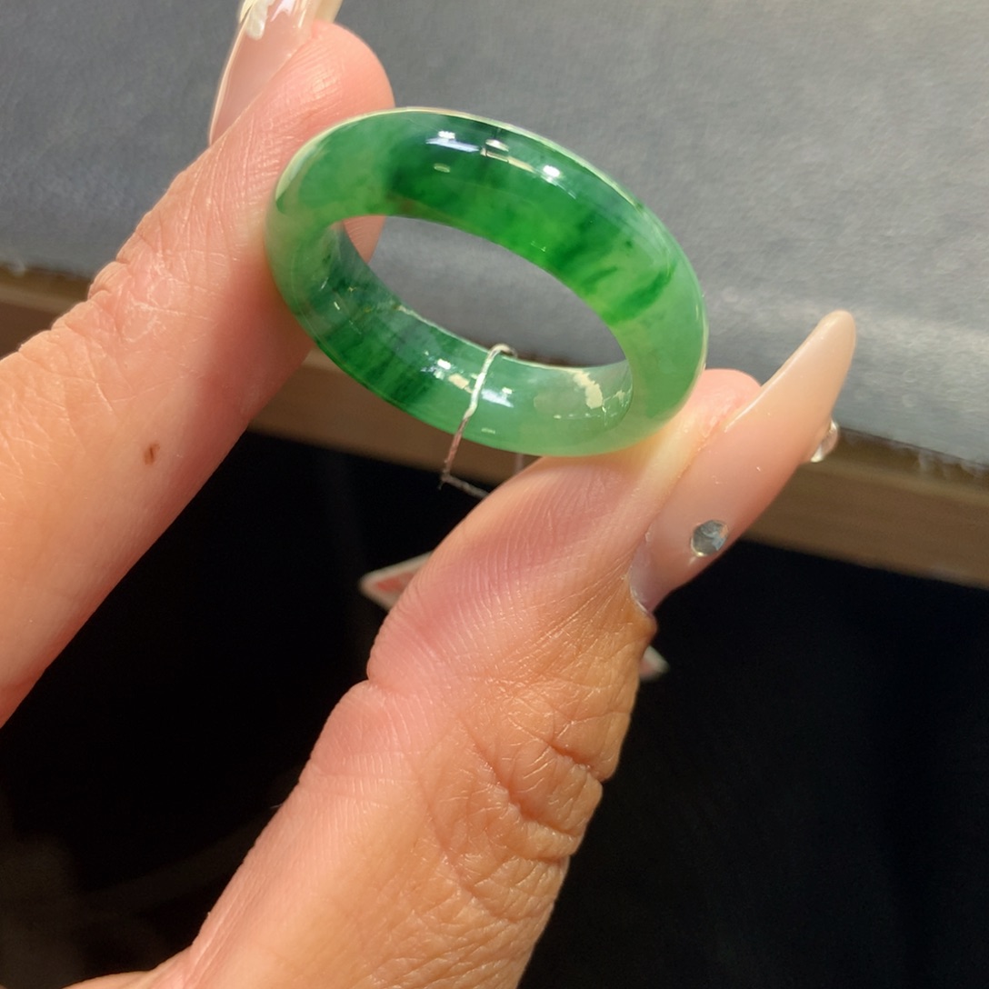 翡翠戒指未镶嵌翡翠