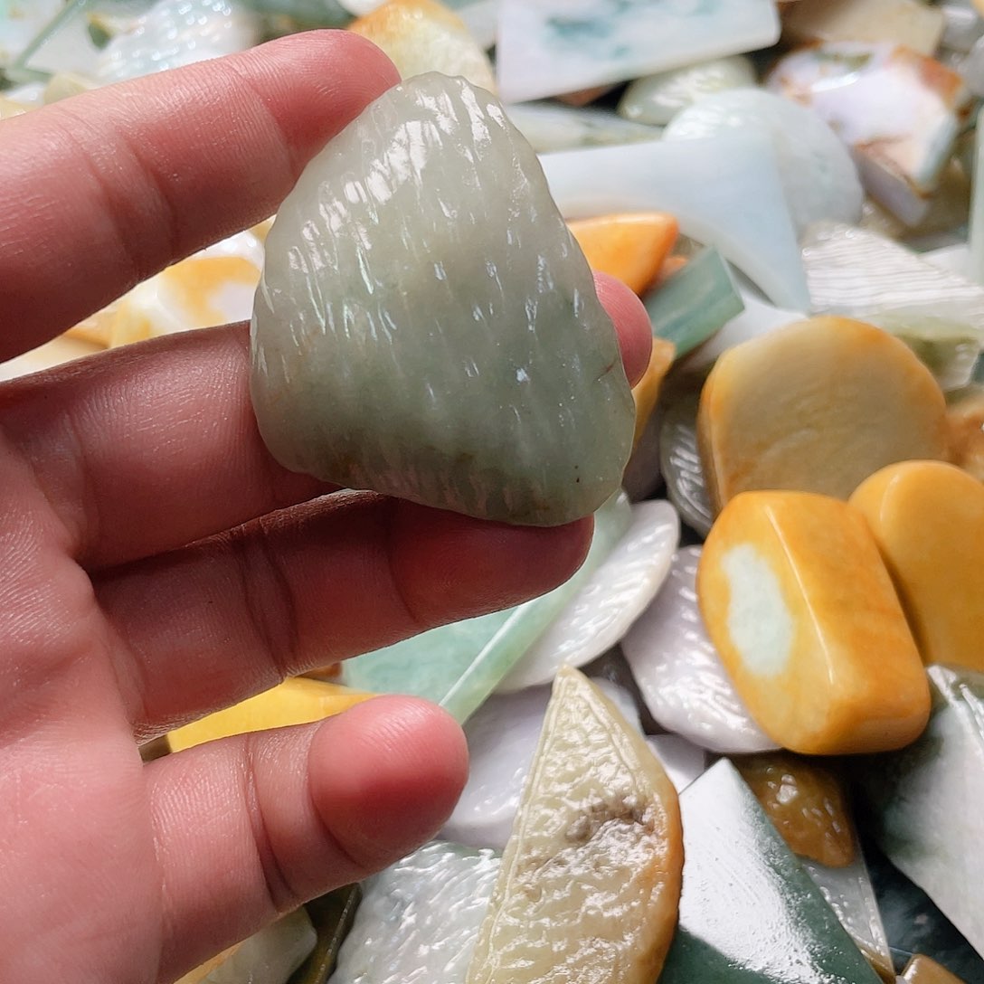 翡翠颈饰未镶嵌俊*