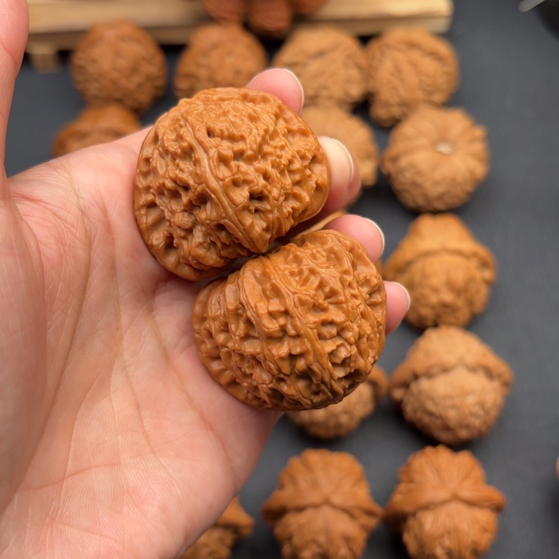 文玩核桃把件三角白42