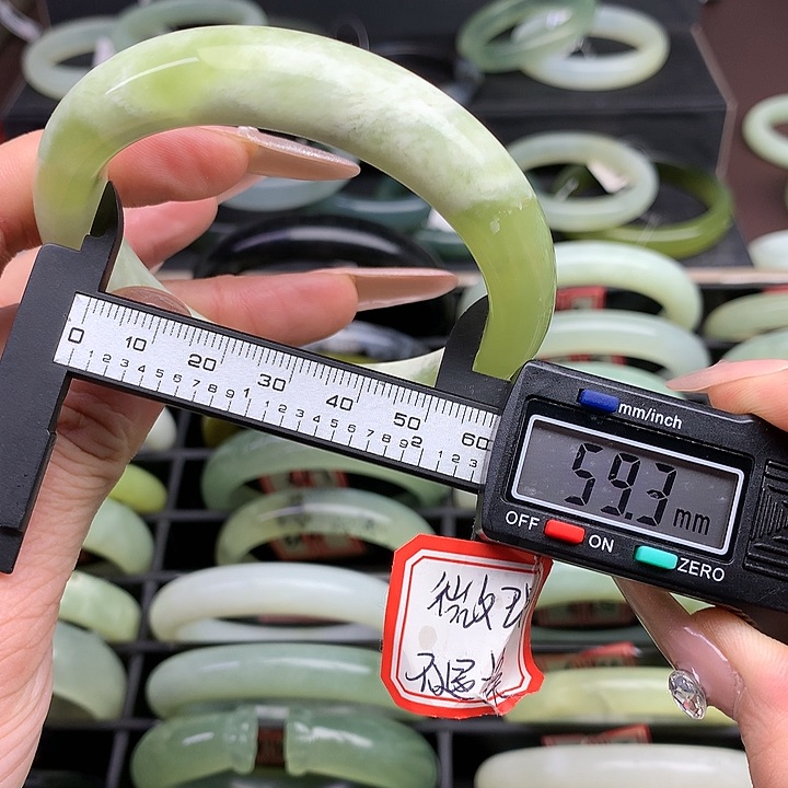 蛇纹石玉手镯未镶嵌638