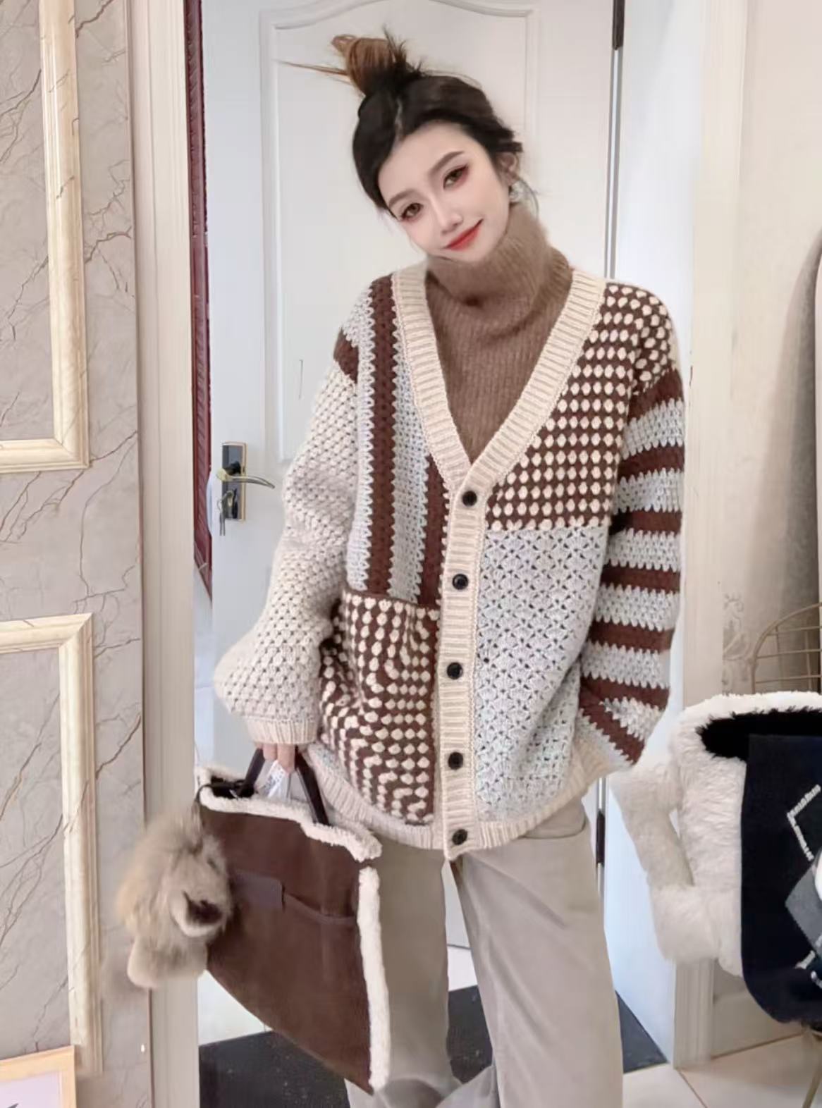 【100山羊绒】轻奢254582-重工时尚纯手工编织拼色V领针织外套