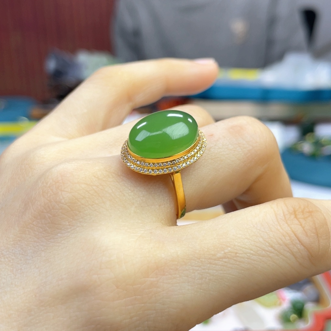 和田玉戒指18K金镶嵌