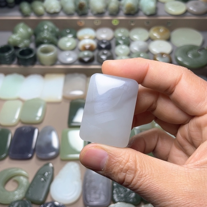 和田玉颈饰未镶嵌帅**妆