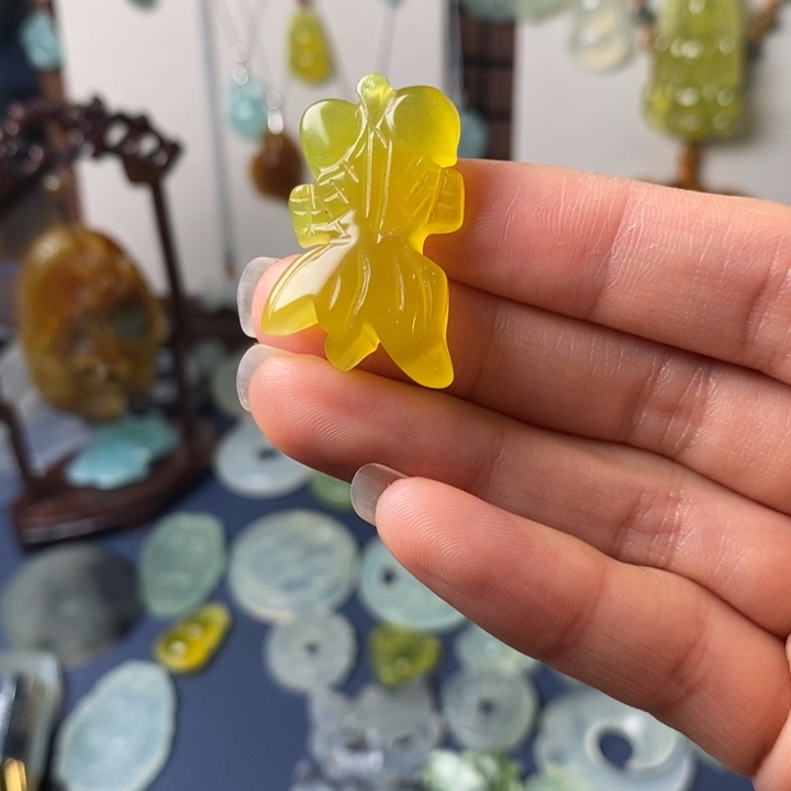 蛇纹石玉颈饰未镶嵌