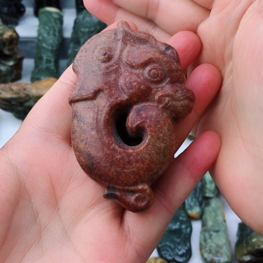 未镶嵌岫岩河磨玉（透闪石质玉）把件