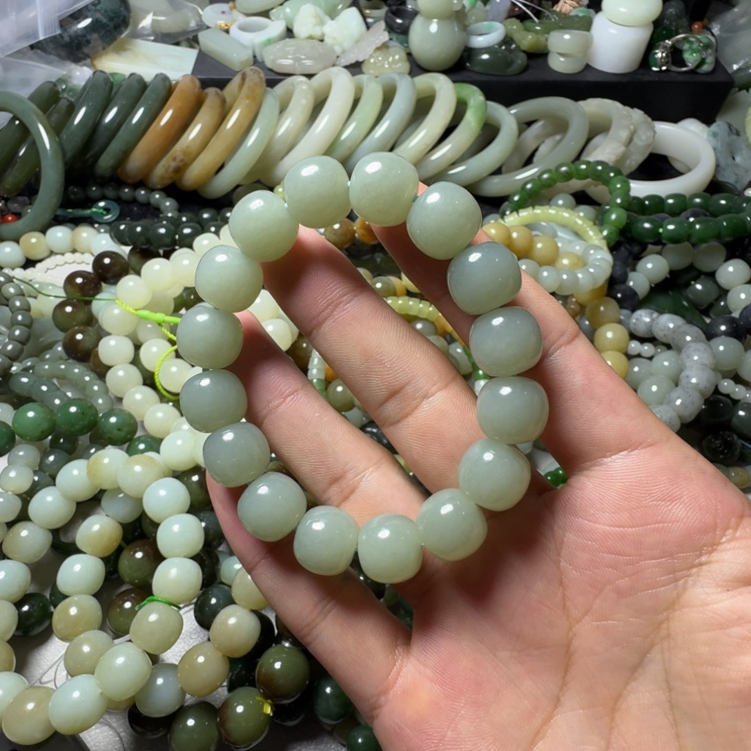 和田玉未镶嵌手串