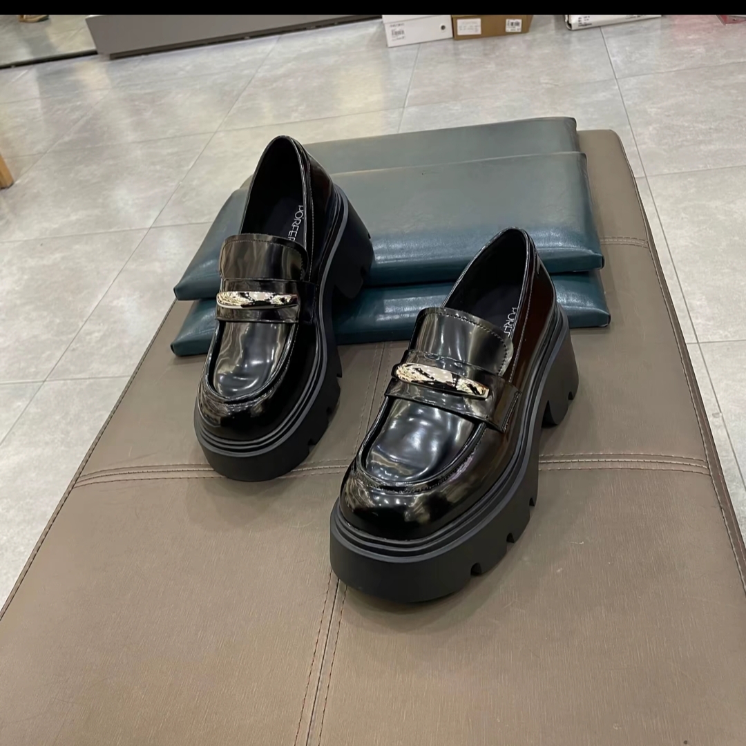 c9波斐2025新款开边珠女鞋金属设计粗跟英伦风乐福鞋厚底单鞋