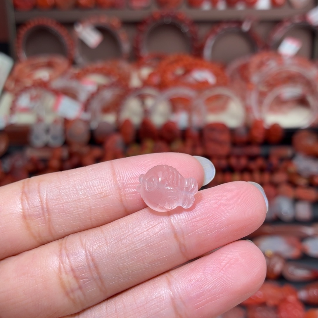 南红玛瑙未镶嵌颈饰嘟嘟鱼