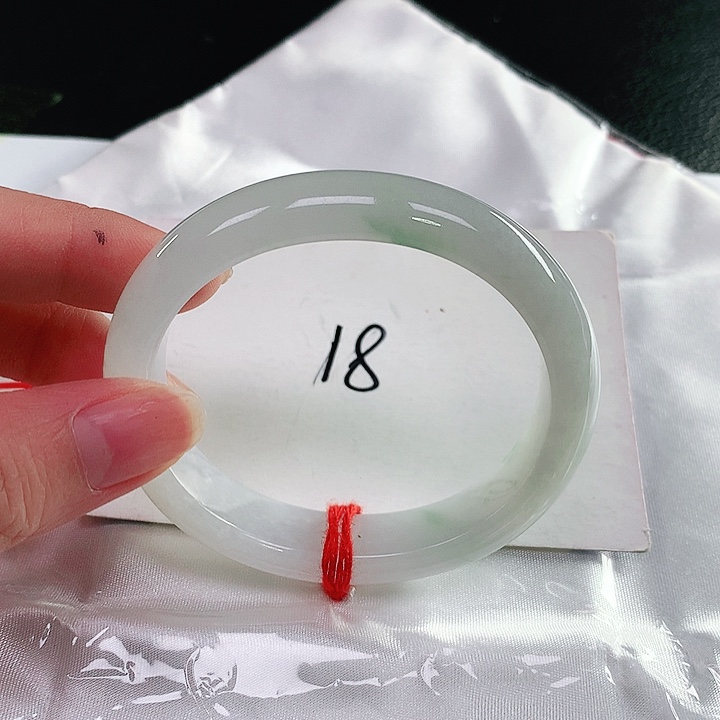 翡翠手镯（贵妃镯）未镶嵌