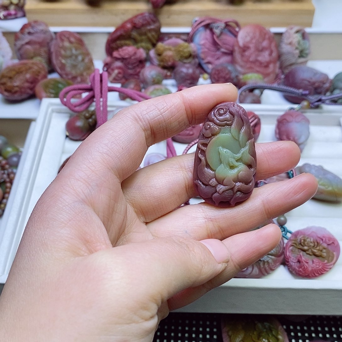 玛瑙/玉髓盐源玛瑙吊坠未镶嵌