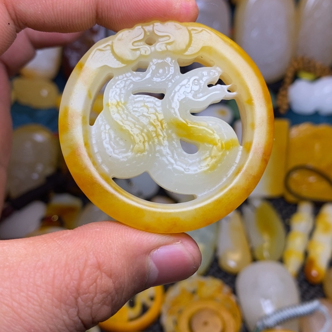 大***糊和田玉未镶嵌颈饰