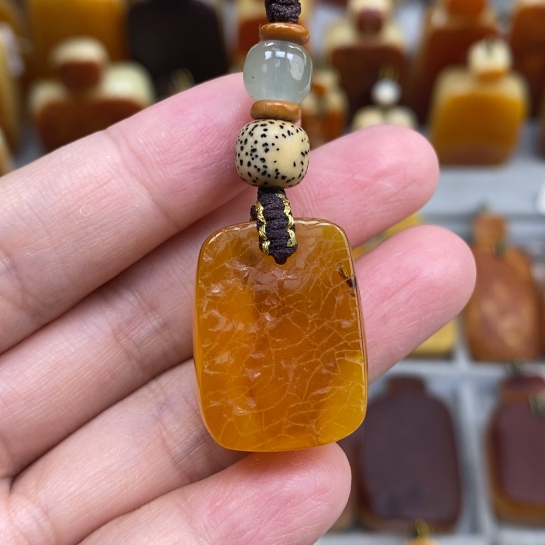 蜜蜡未镶嵌珠宝奇石