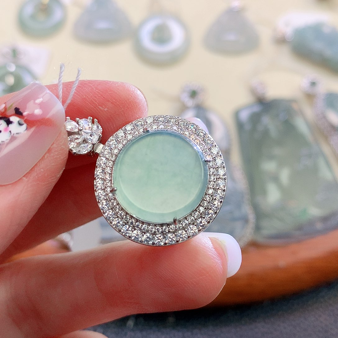 翡翠颈饰银S925镶嵌翡翠