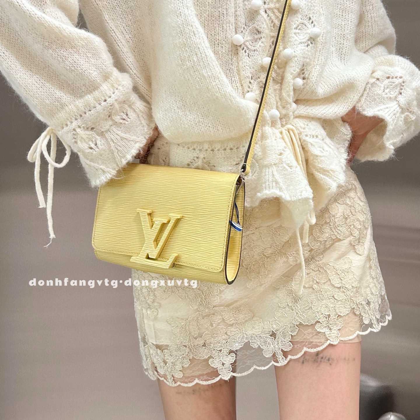 95新 LouisVuitton/路易威登 lv 小鸡黄水波纹斜挎包