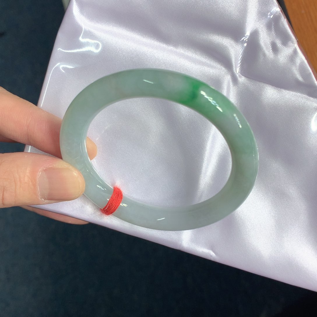 翡翠手镯（圆镯）未镶嵌翡翠