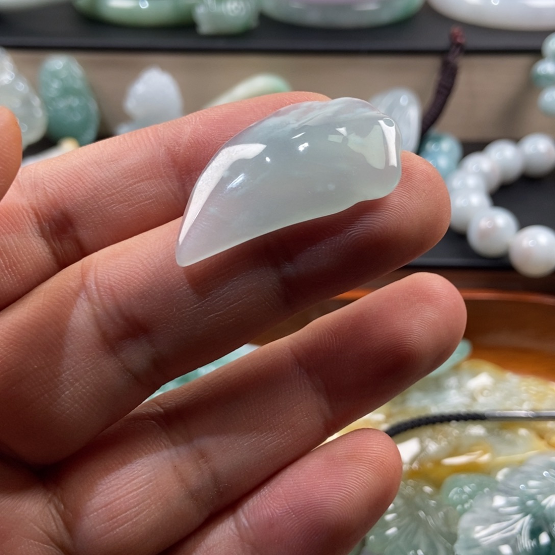 翡翠未镶嵌颈饰吊坠