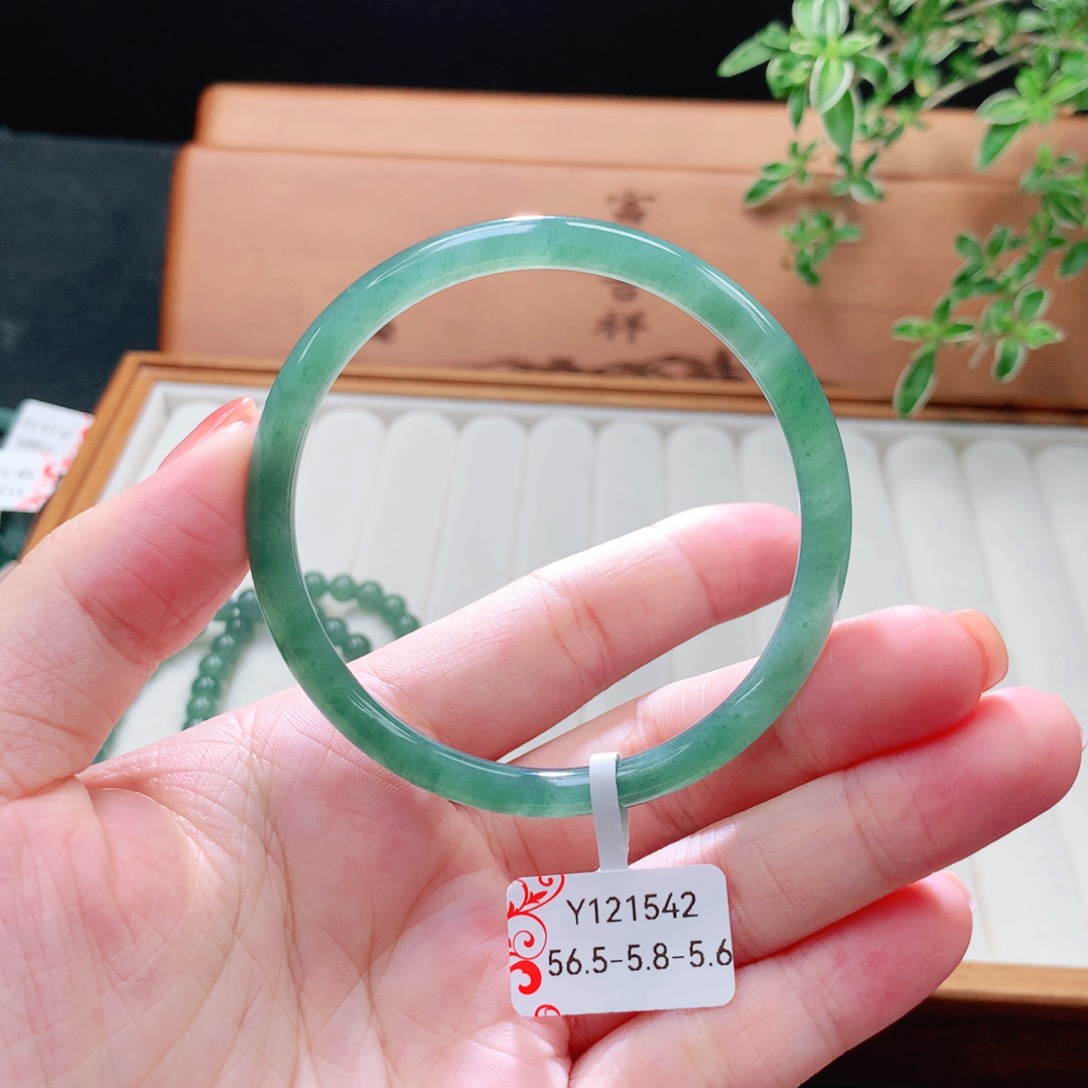 未镶嵌手镯（圆镯）翡翠