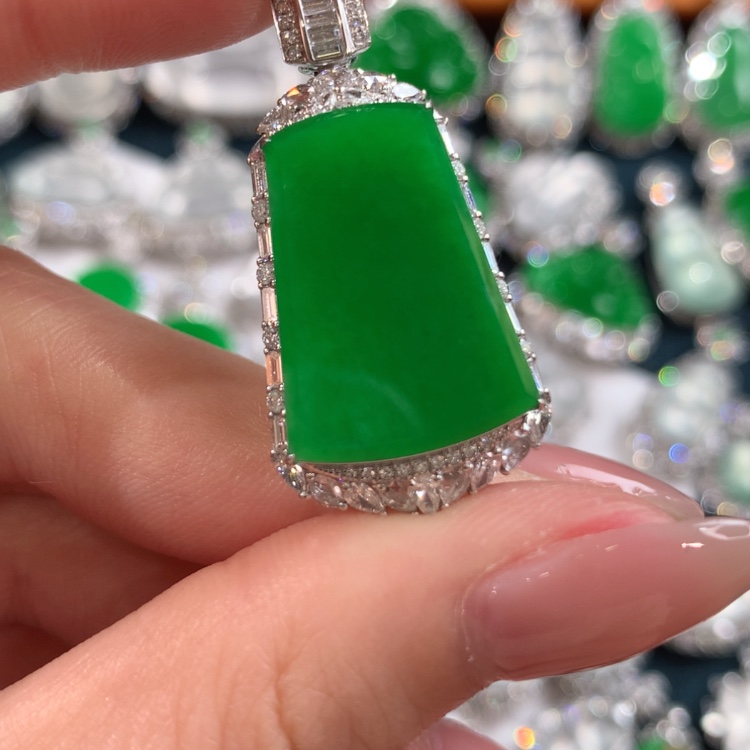 【闪购商品】翡翠颈饰18K金镶嵌无事牌