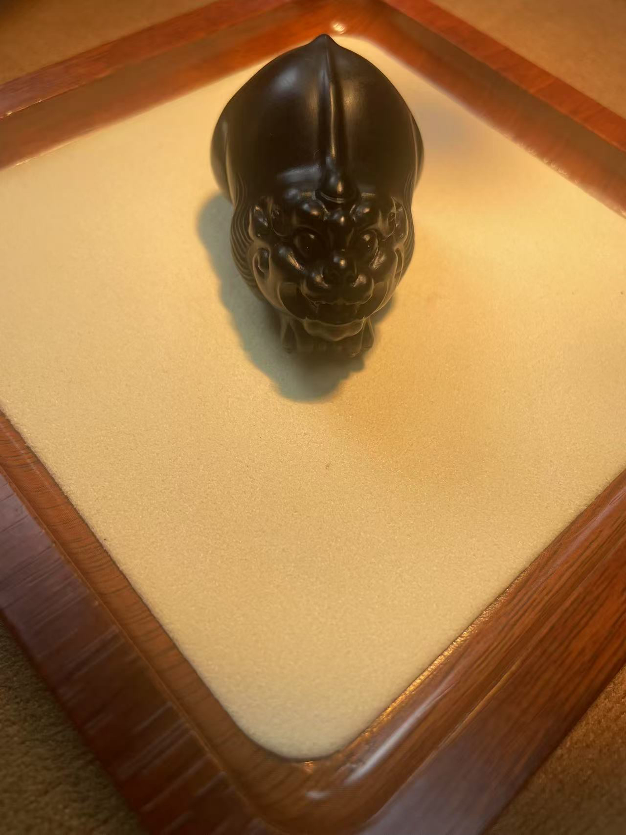 和田玉墨玉：貔貅手把件纯手工立体雕刻