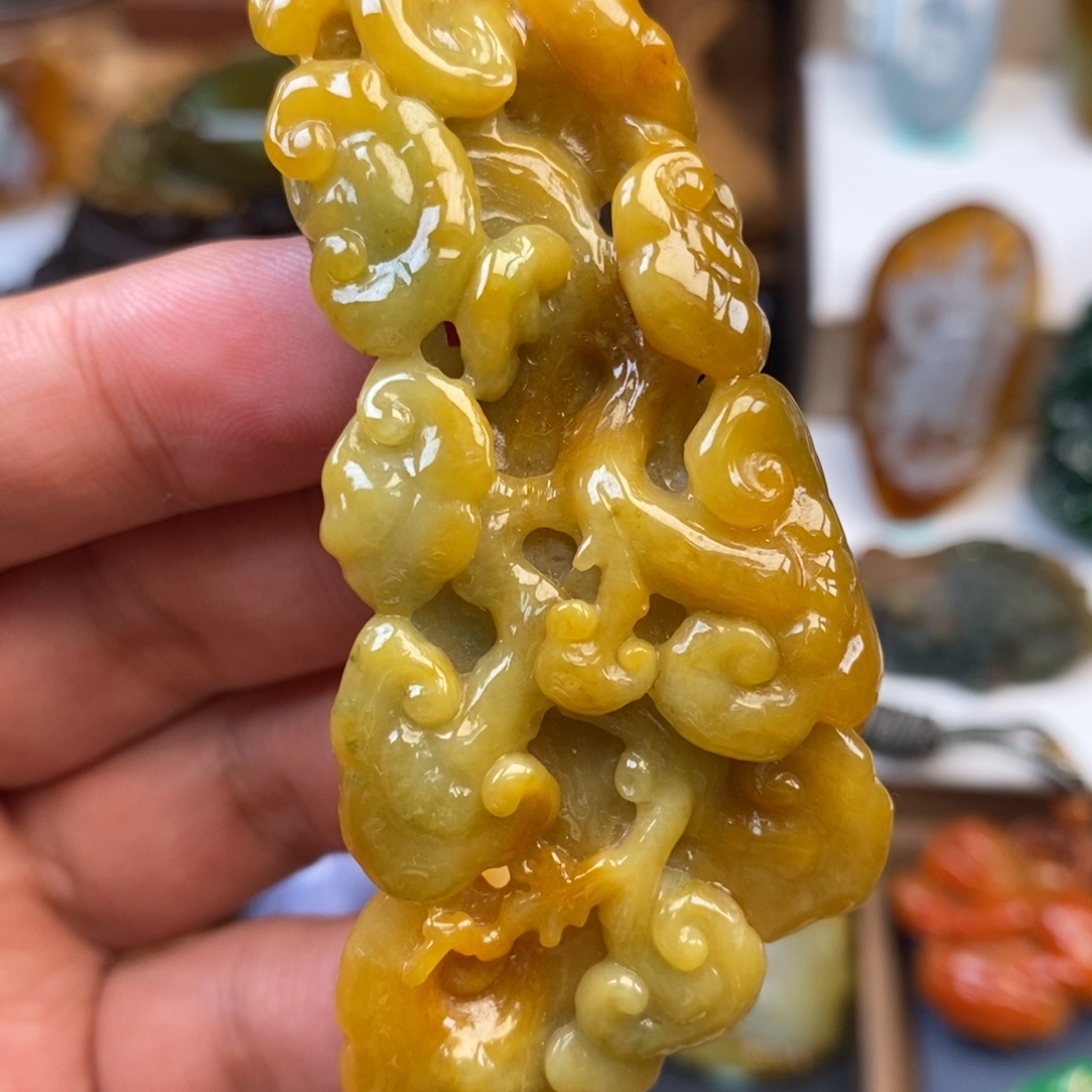 翡翠未镶嵌颈饰事事如意