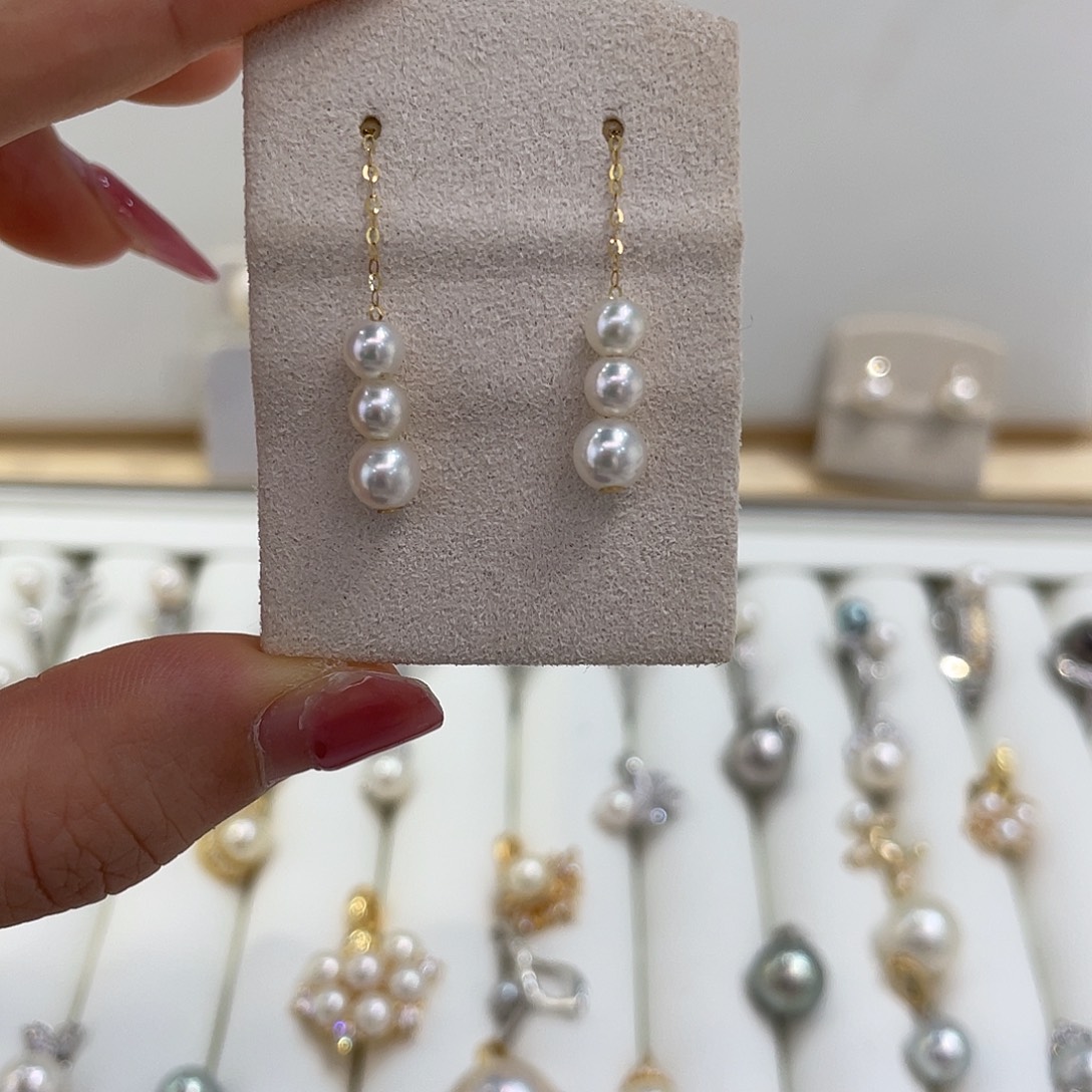 18K金镶嵌海水珍珠耳饰